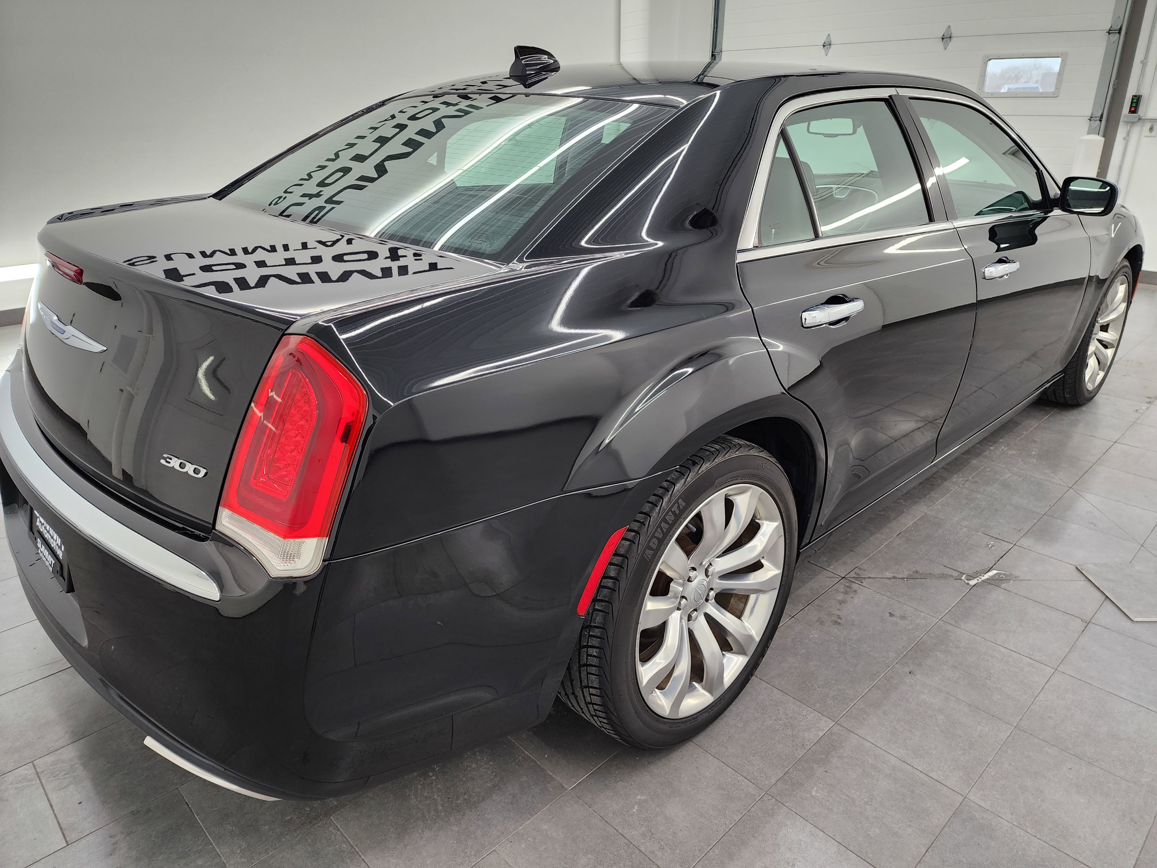 Used 2019 Chrysler 300 Limited image 5