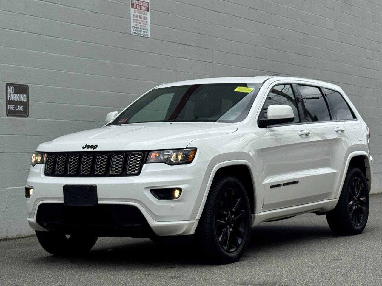Used 2019 Jeep Grand Cherokee Altitude image 2