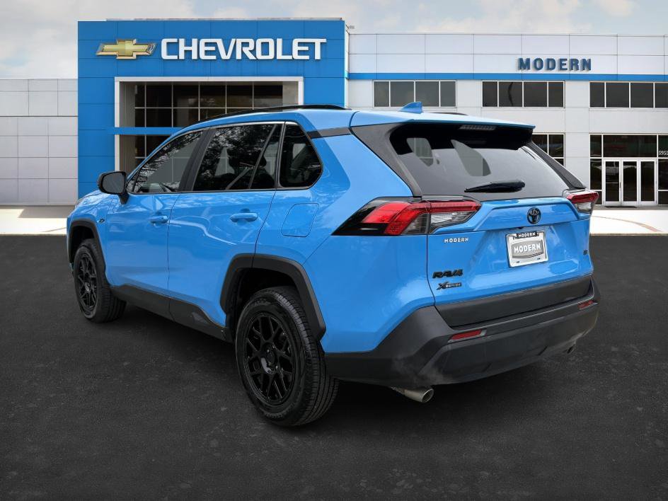 Used 2021 Toyota RAV4 LE image 2