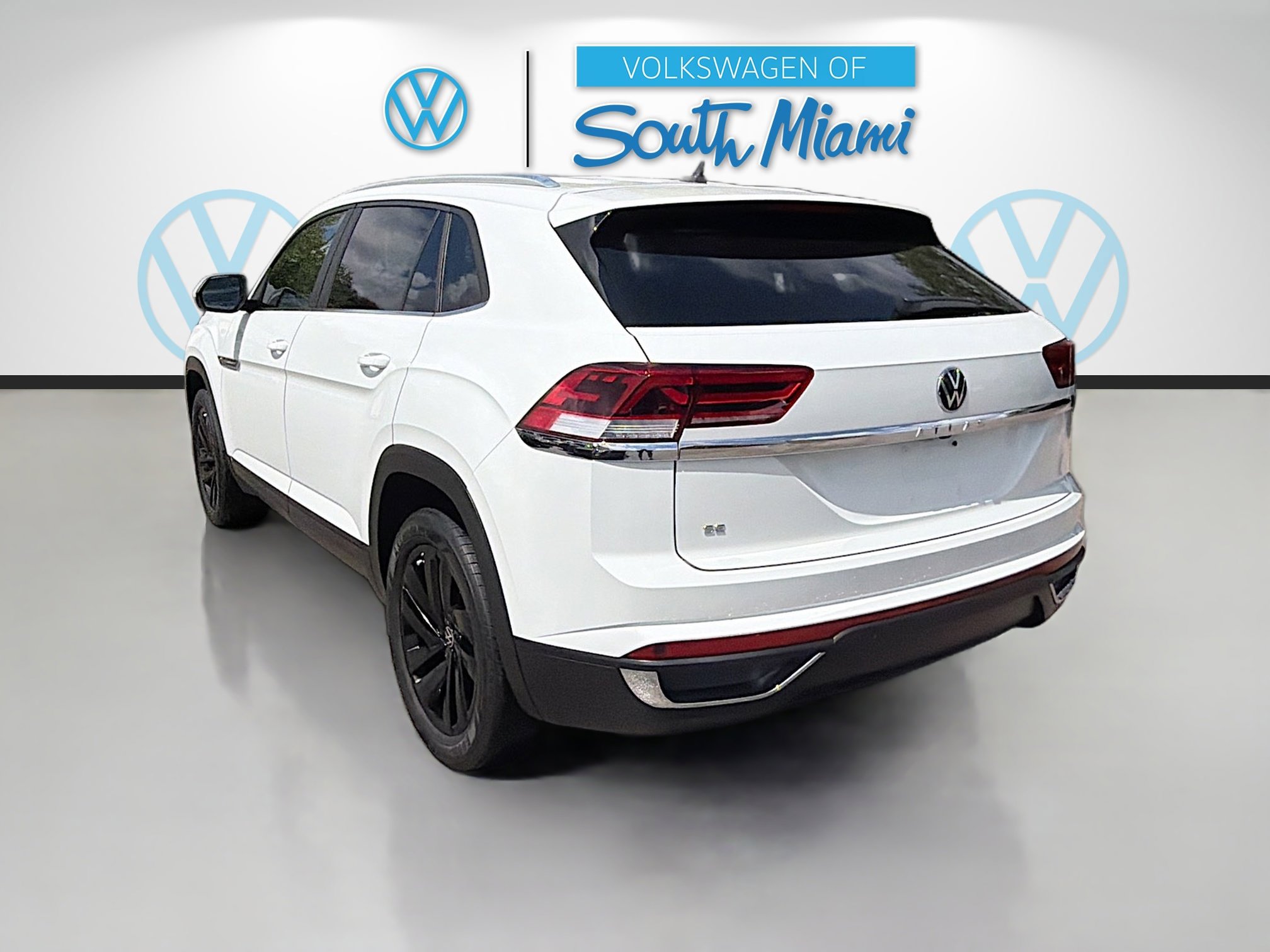 Used 2023 Volkswagen Atlas Cross Sport SE w/ Black Wheel Package image 5