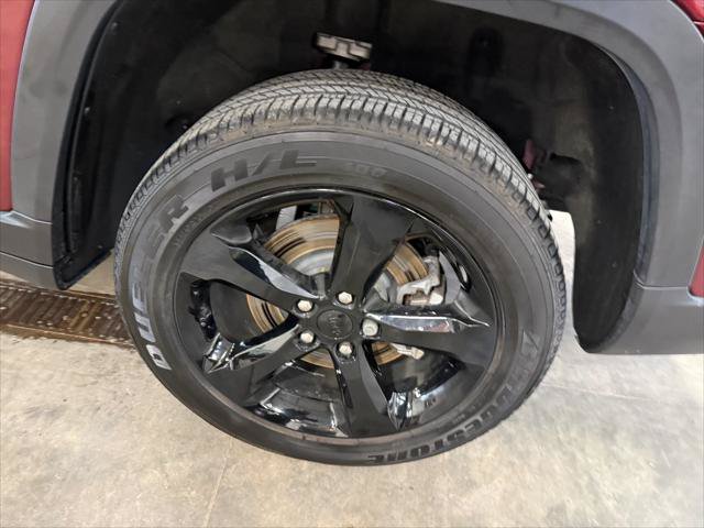 Certified 2025 Jeep Grand Cherokee L Altitude AWD/4WD image 36
