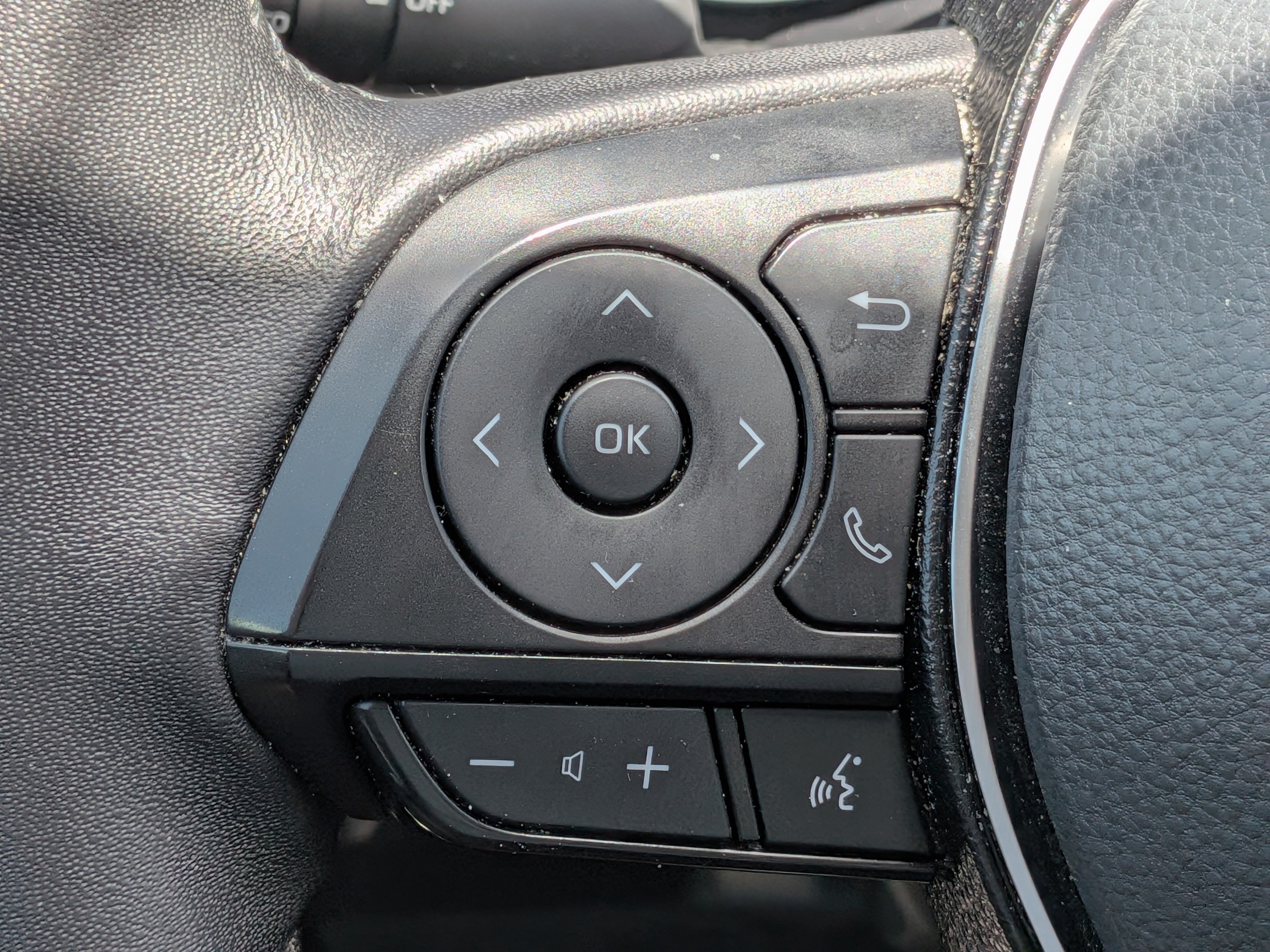 Used 2021 Toyota RAV4 XLE Premium FWD image 26