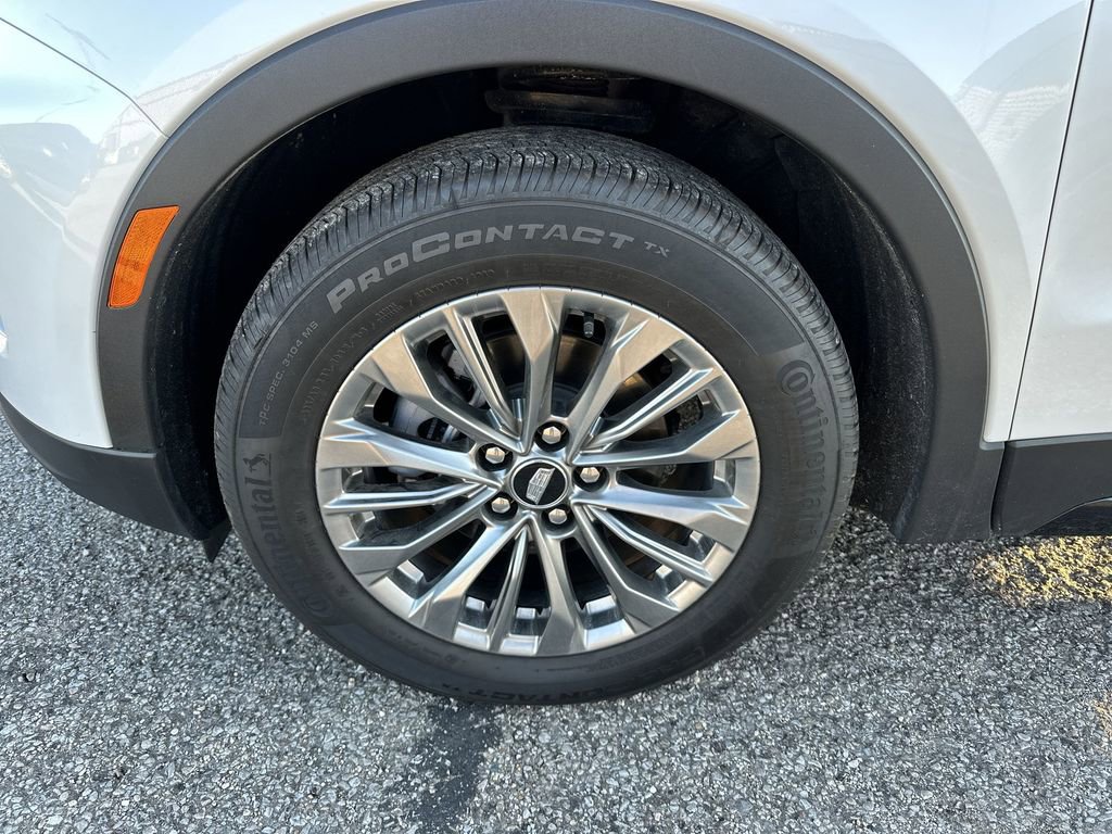 Used 2025 Cadillac XT4 Premium Luxury image 10