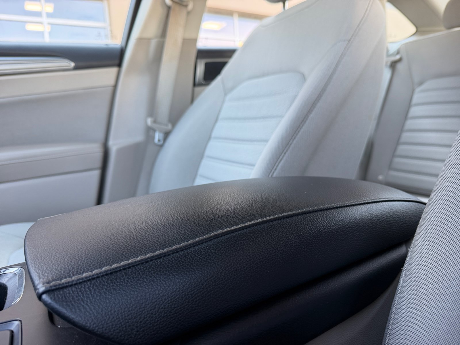 Used 2018 Ford Fusion SE FWD image 15