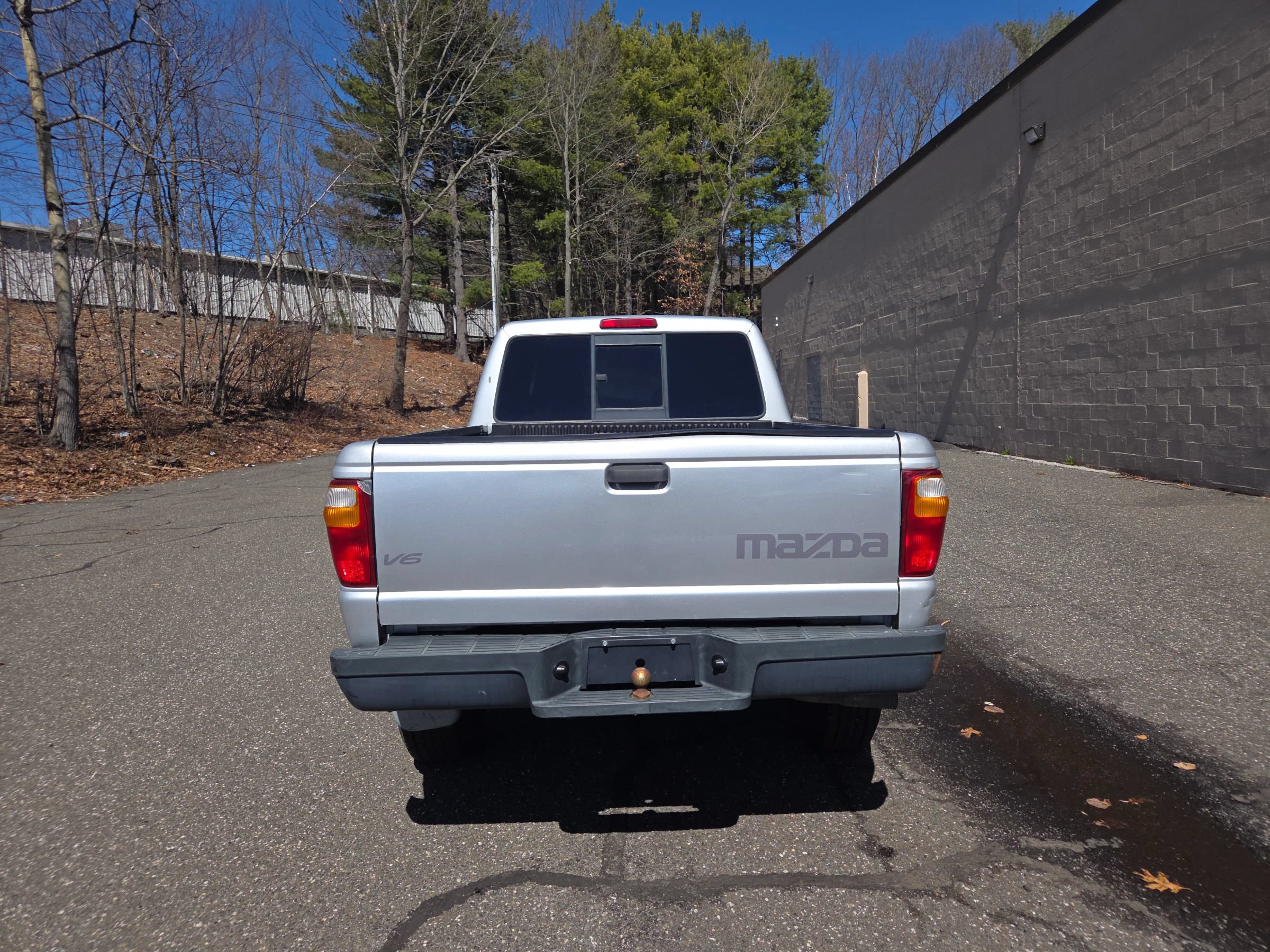 Used 2004 MAZDA B-Series Pickup 4x4 Cab Plus B4000 w/ Convenience Pkg image 9