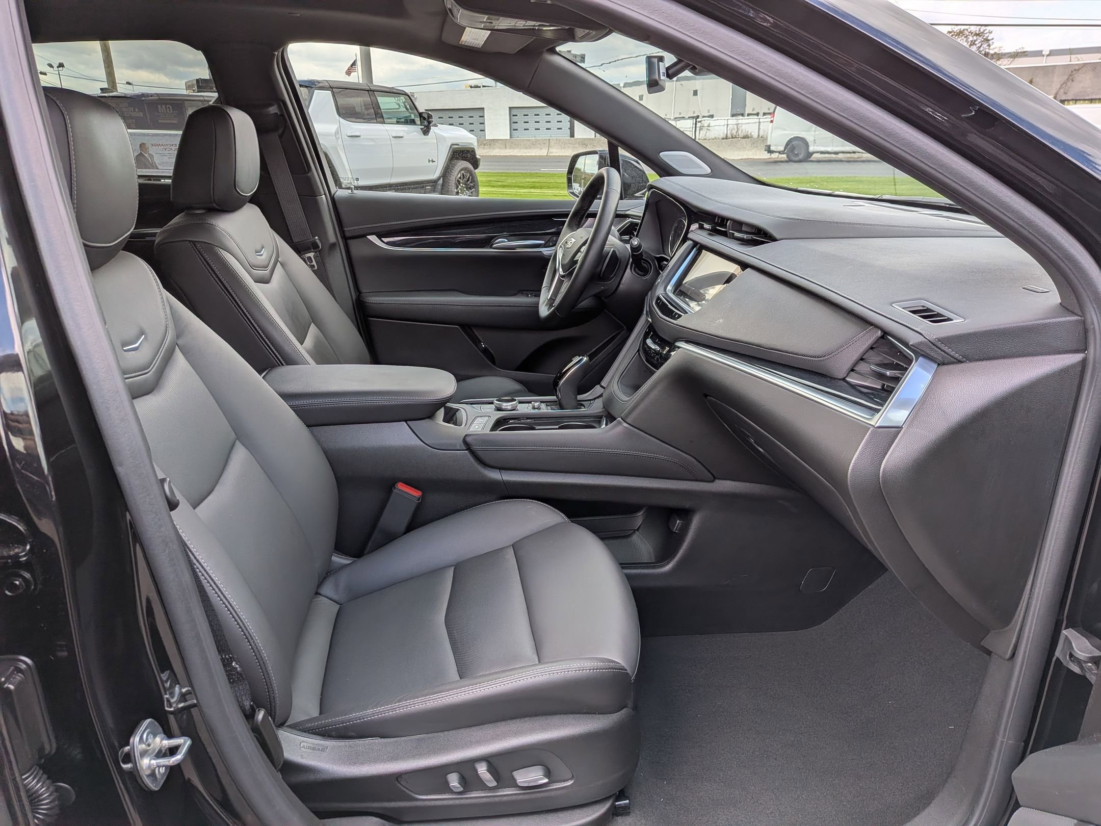 Certified 2025 Cadillac XT5 Premium Luxury AWD/4WD image 28