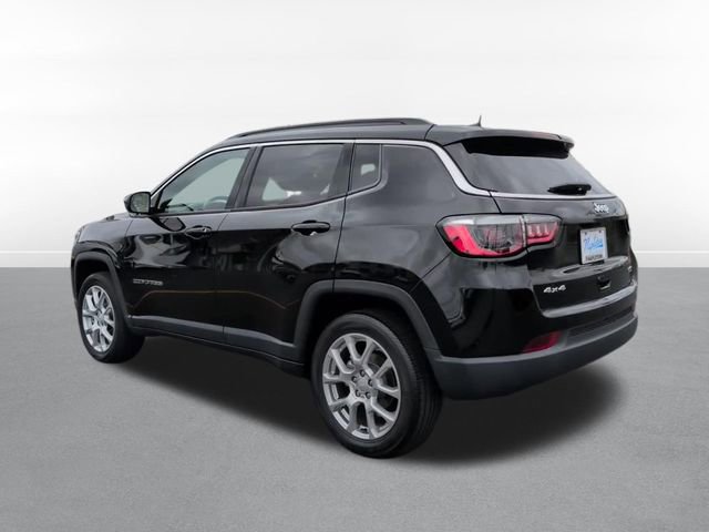 Used 2023 Jeep Compass Latitude w/ Sun and Sound Group AWD/4WD image 7