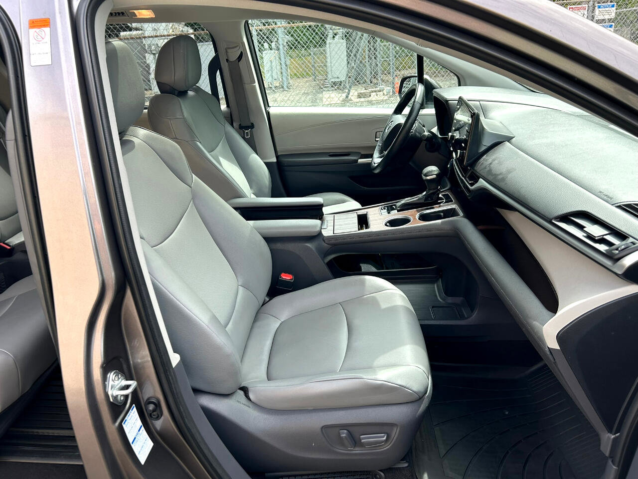 Used 2021 Toyota Sienna XLE image 18