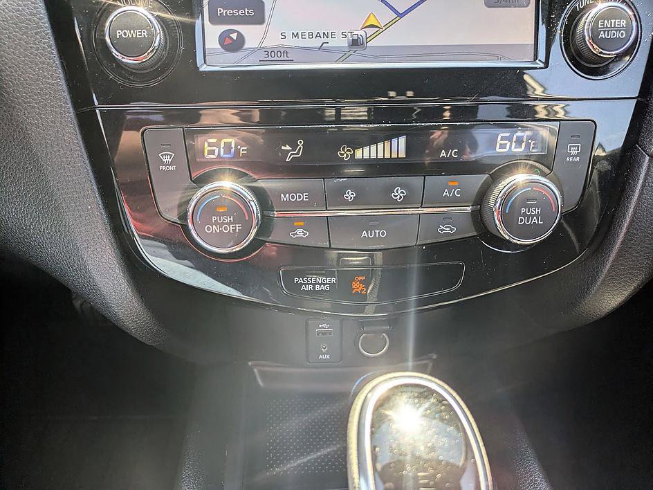 Used 2017 Nissan Rogue SV w/ SV Premium Package FWD image 22