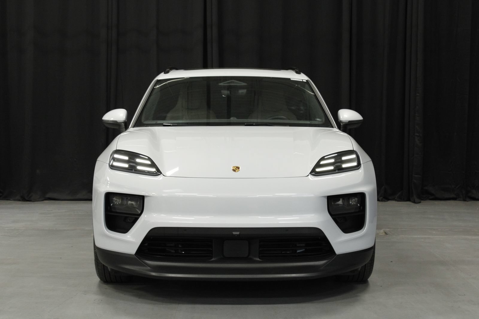 Certified 2025 Porsche Macan Electric RWD image 8