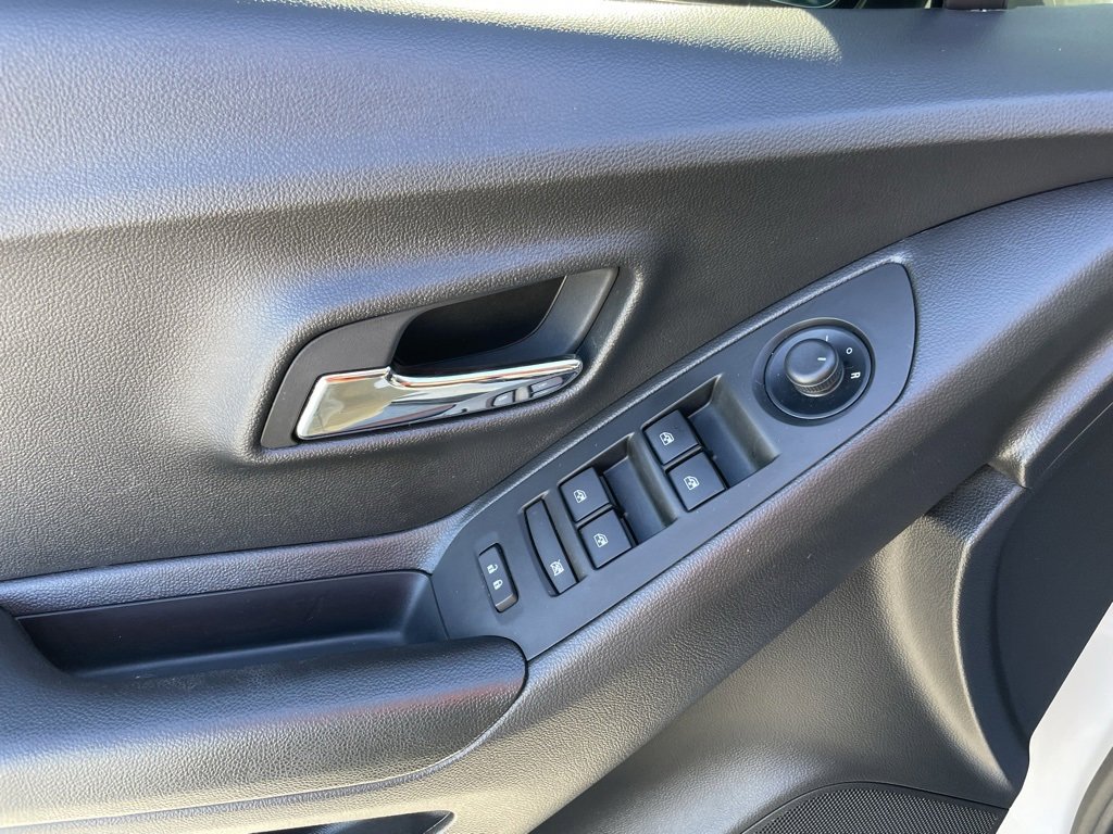 Used 2022 Chevrolet Trax LT w/ Sport Edition image 23