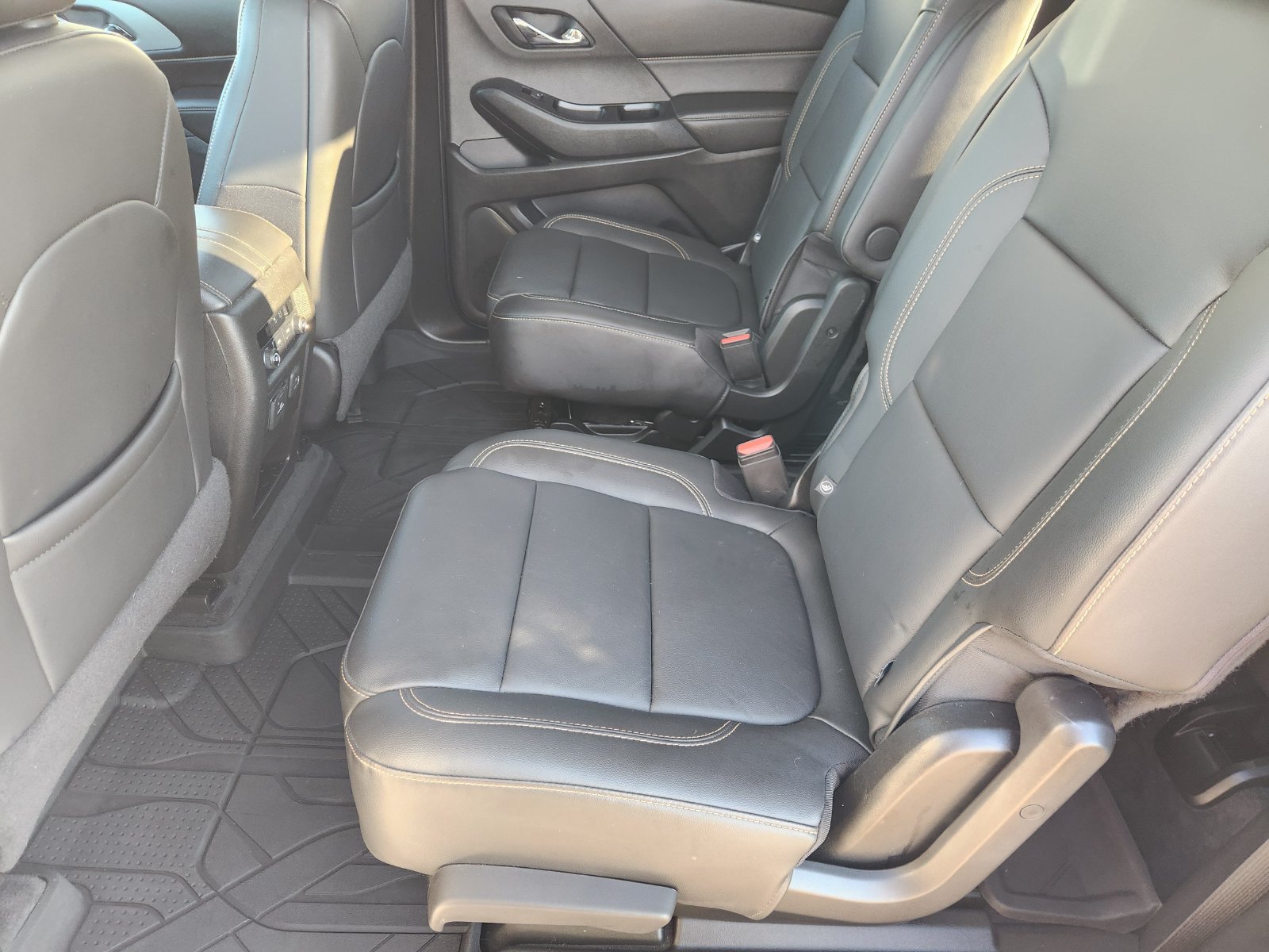 Used 2020 Chevrolet Traverse RS w/ LPO, Floor Liner Package FWD image 34