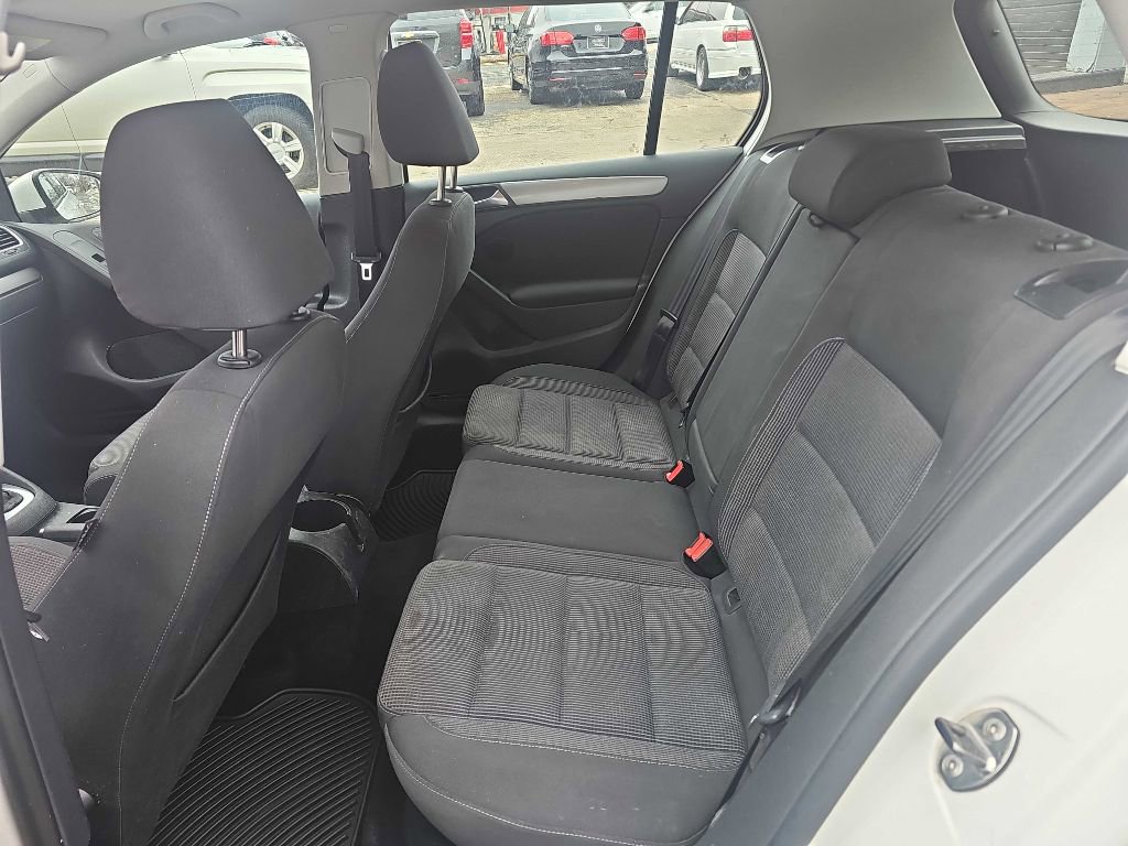 Used 2010 Volkswagen Golf 4-Door image 12