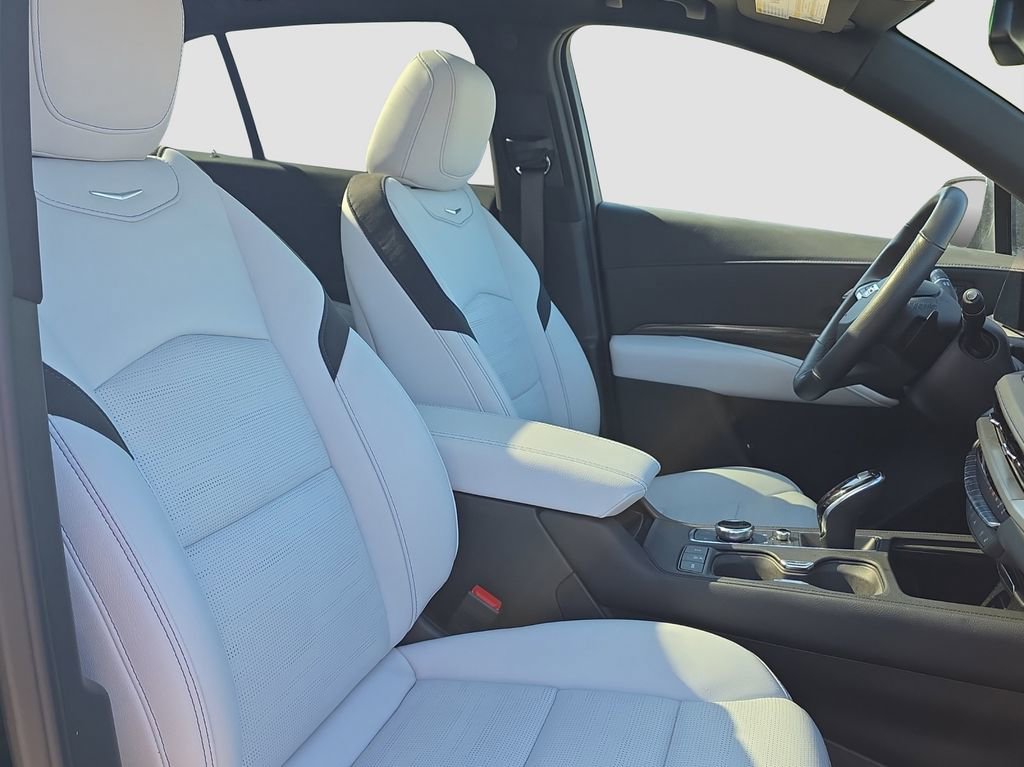 Used 2025 Cadillac XT4 Sport AWD/4WD image 19