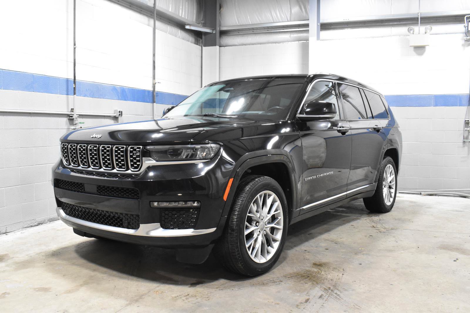 Used 2023 Jeep Grand Cherokee L Summit w/ Advanced Protech Group IV image 2
