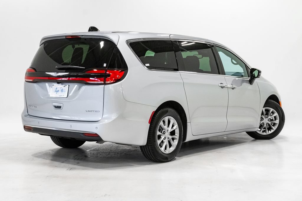 New 2026 Chrysler Pacifica Limited w/ Uconnect Theater Family Group FWD image 27