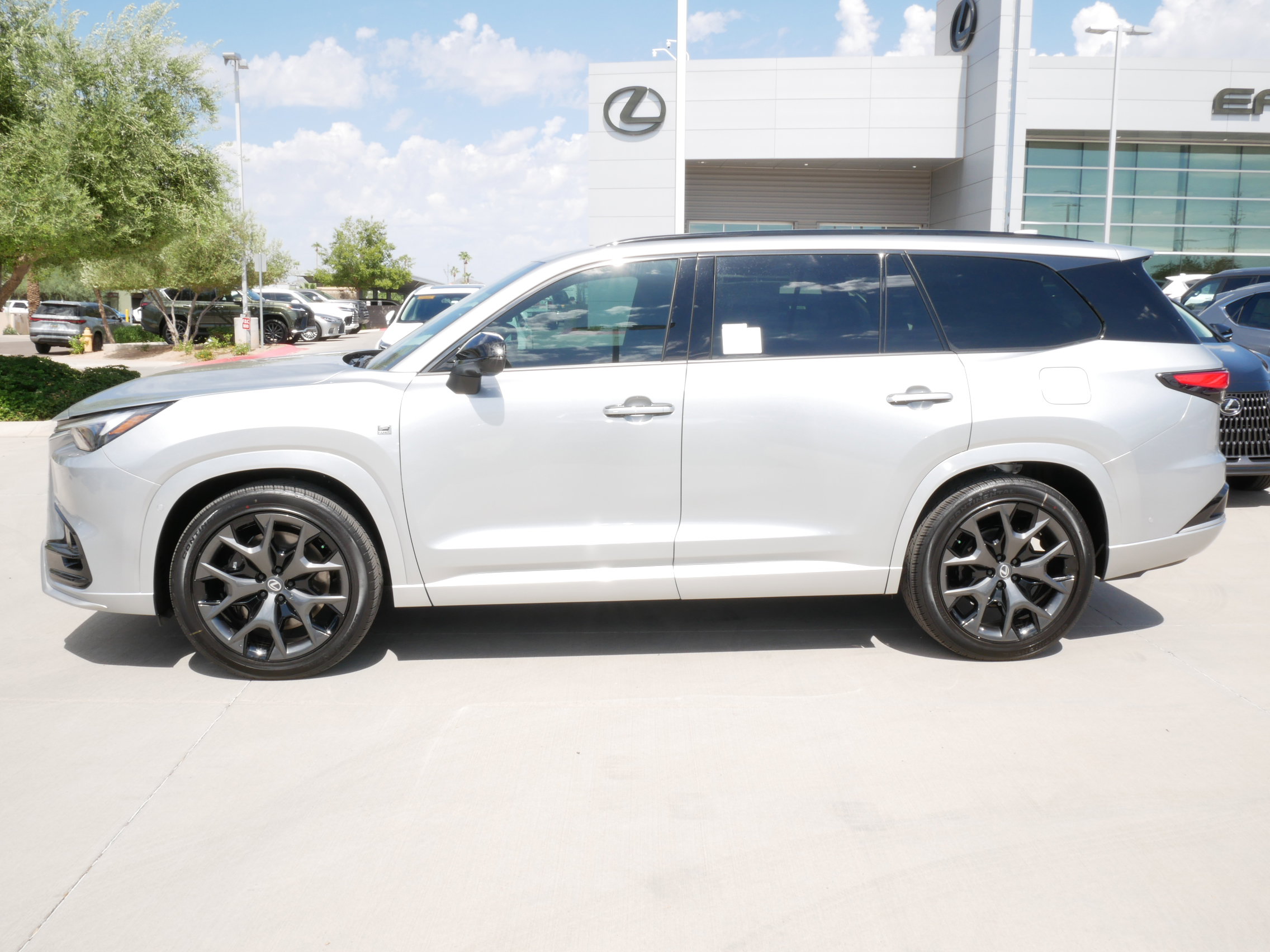 New 2026 Lexus TX 500h AWD image 3