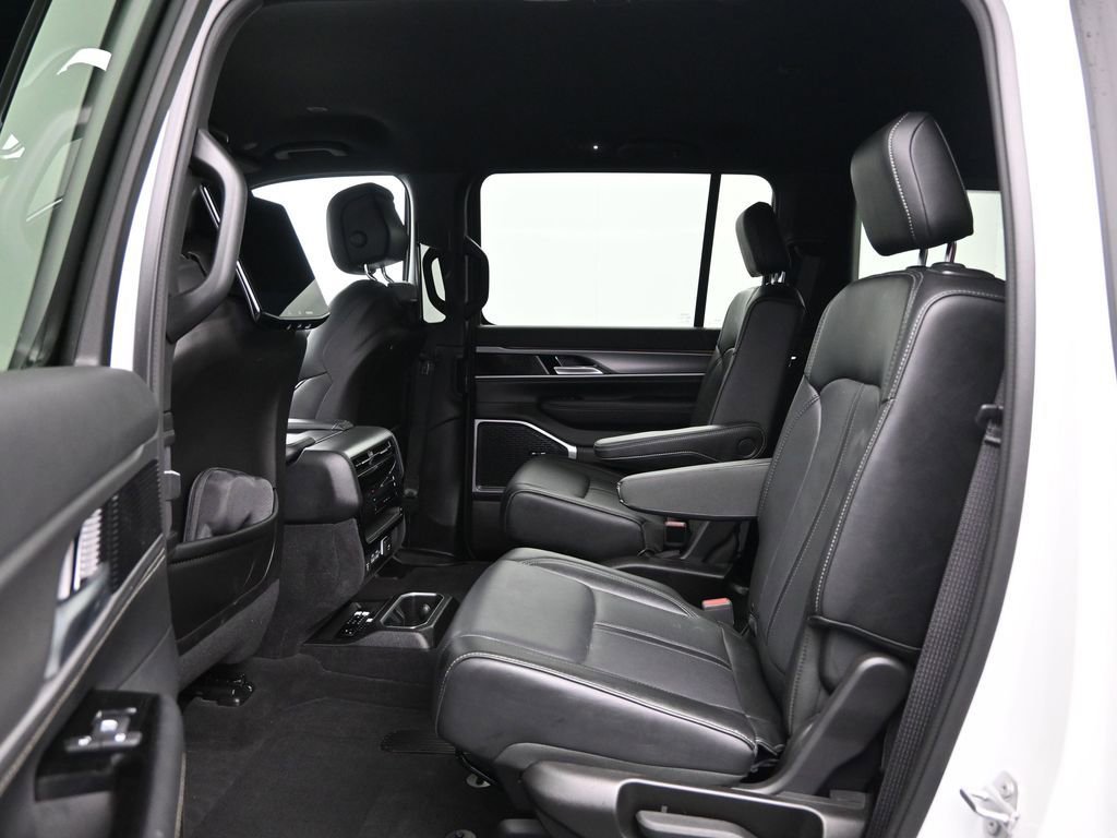 Used 2025 Jeep Wagoneer Series II image 31