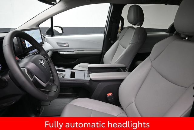 Used 2026 Toyota Sienna XLE AWD/4WD image 13