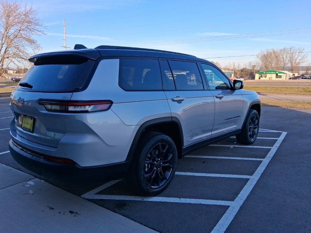 New 2025 Jeep Grand Cherokee L Limited w/ Trailer Tow Package image 2