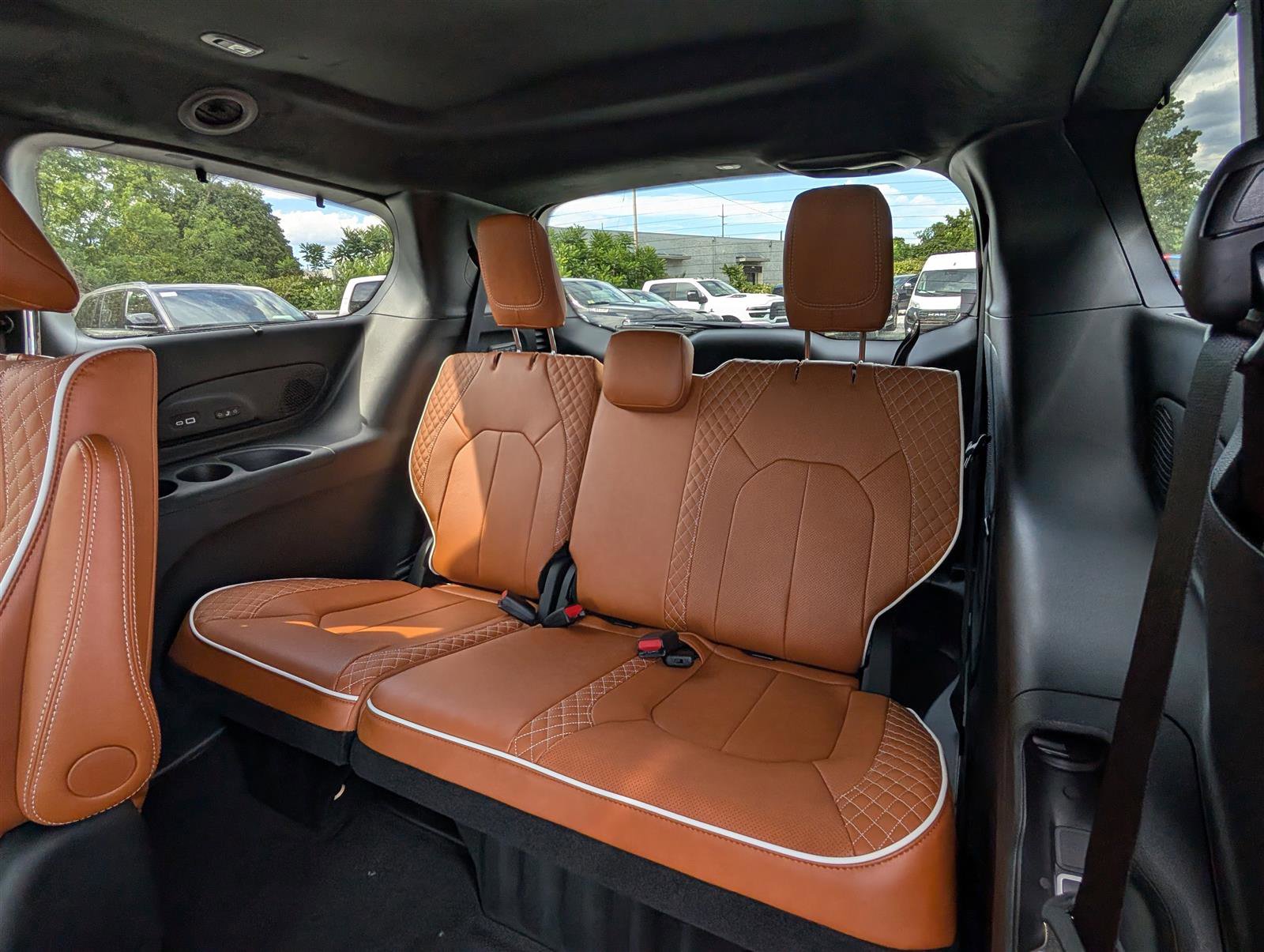 New 2026 Chrysler Pacifica Pinnacle image 10