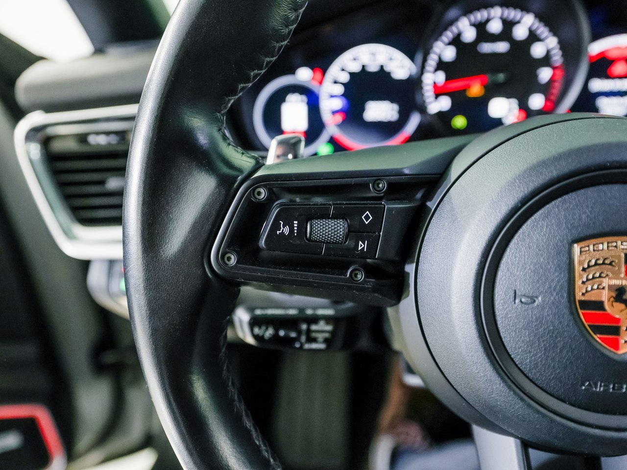 Certified 2023 Porsche Panamera Platinum Edition image 17