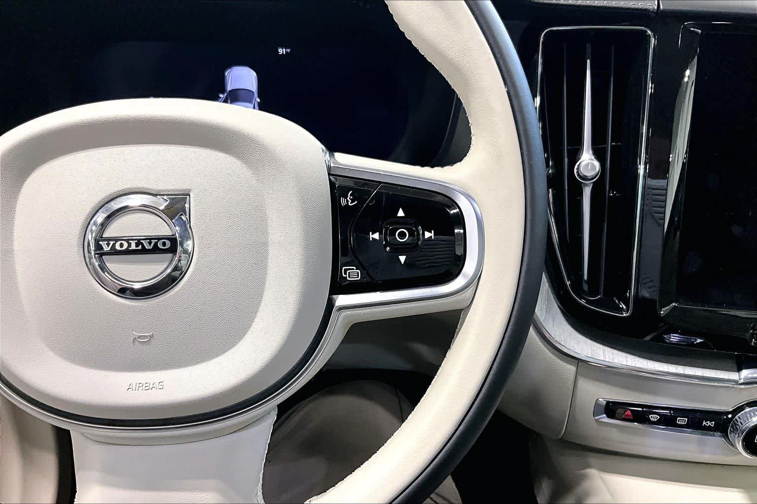 Used 2024 Volvo XC60 B5 Ultimate w/ Climate Package AWD/4WD image 24