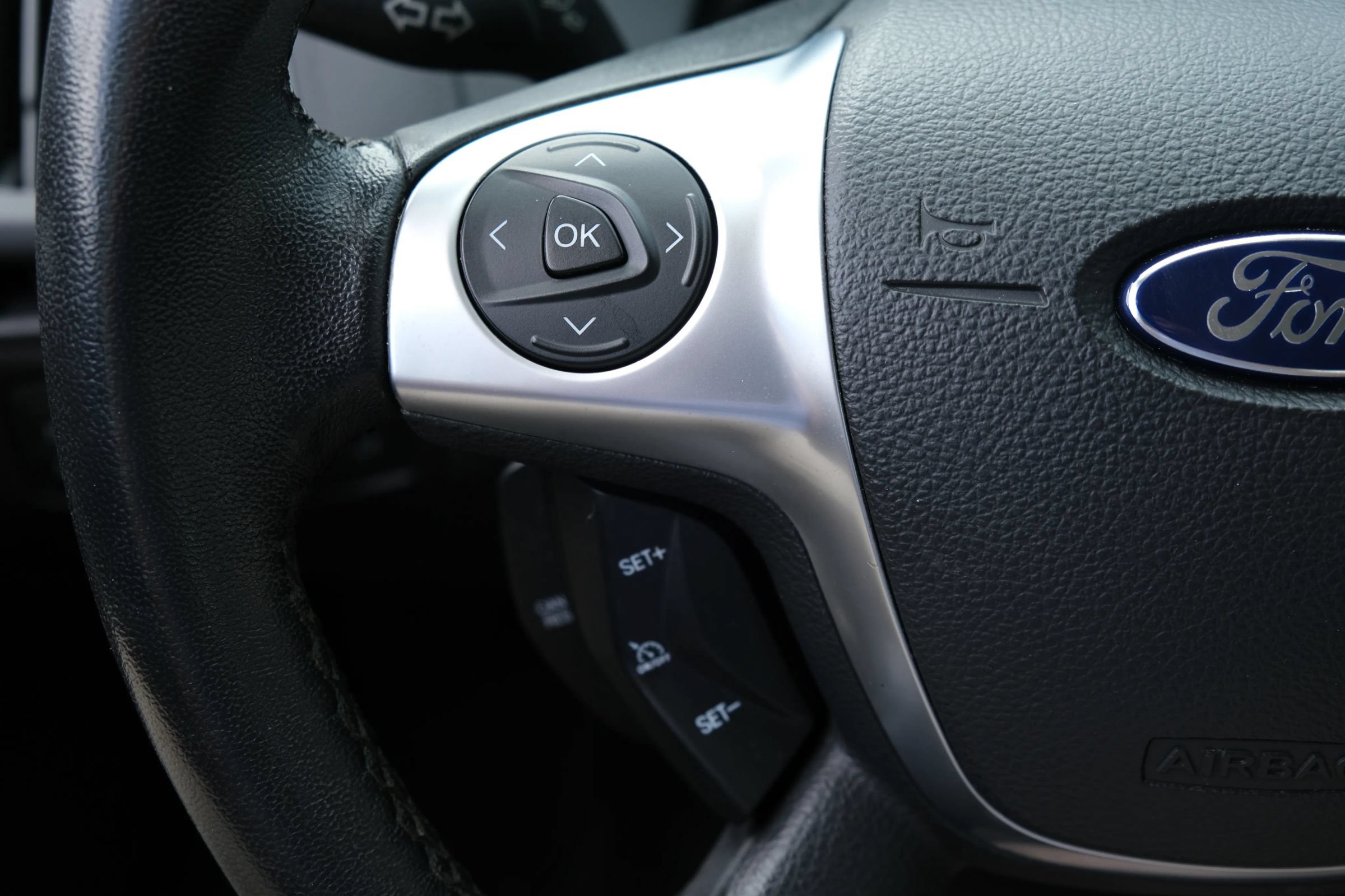 Used 2014 Ford Focus Titanium FWD image 23