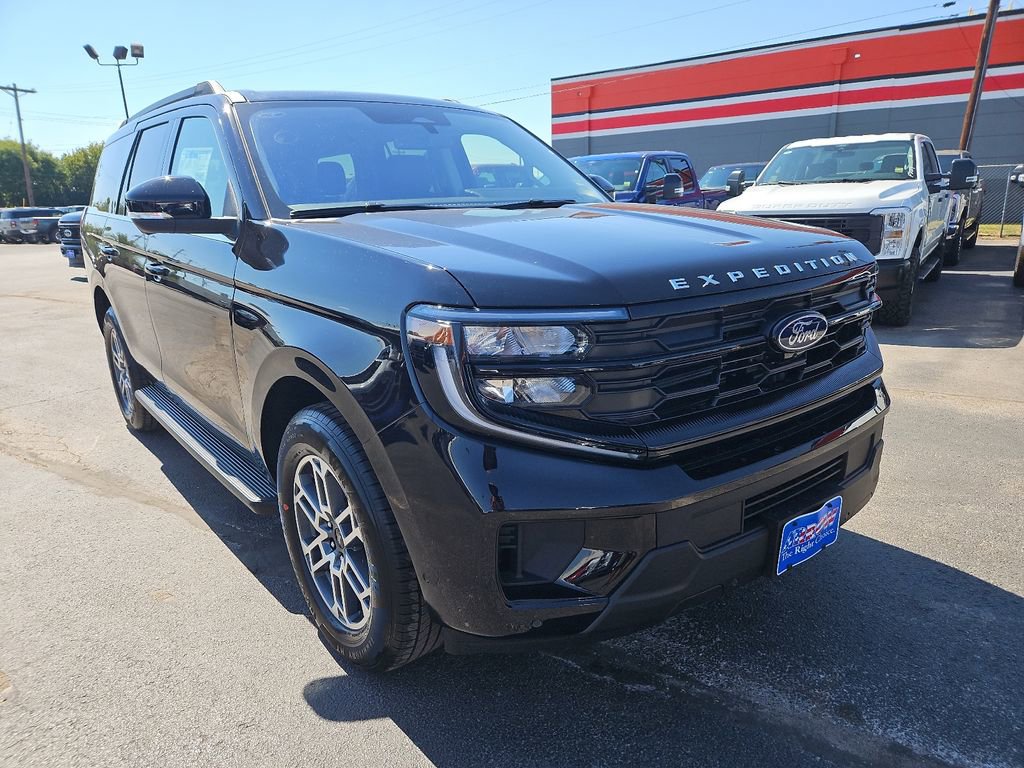 New 2025 Ford Expedition Active image 2
