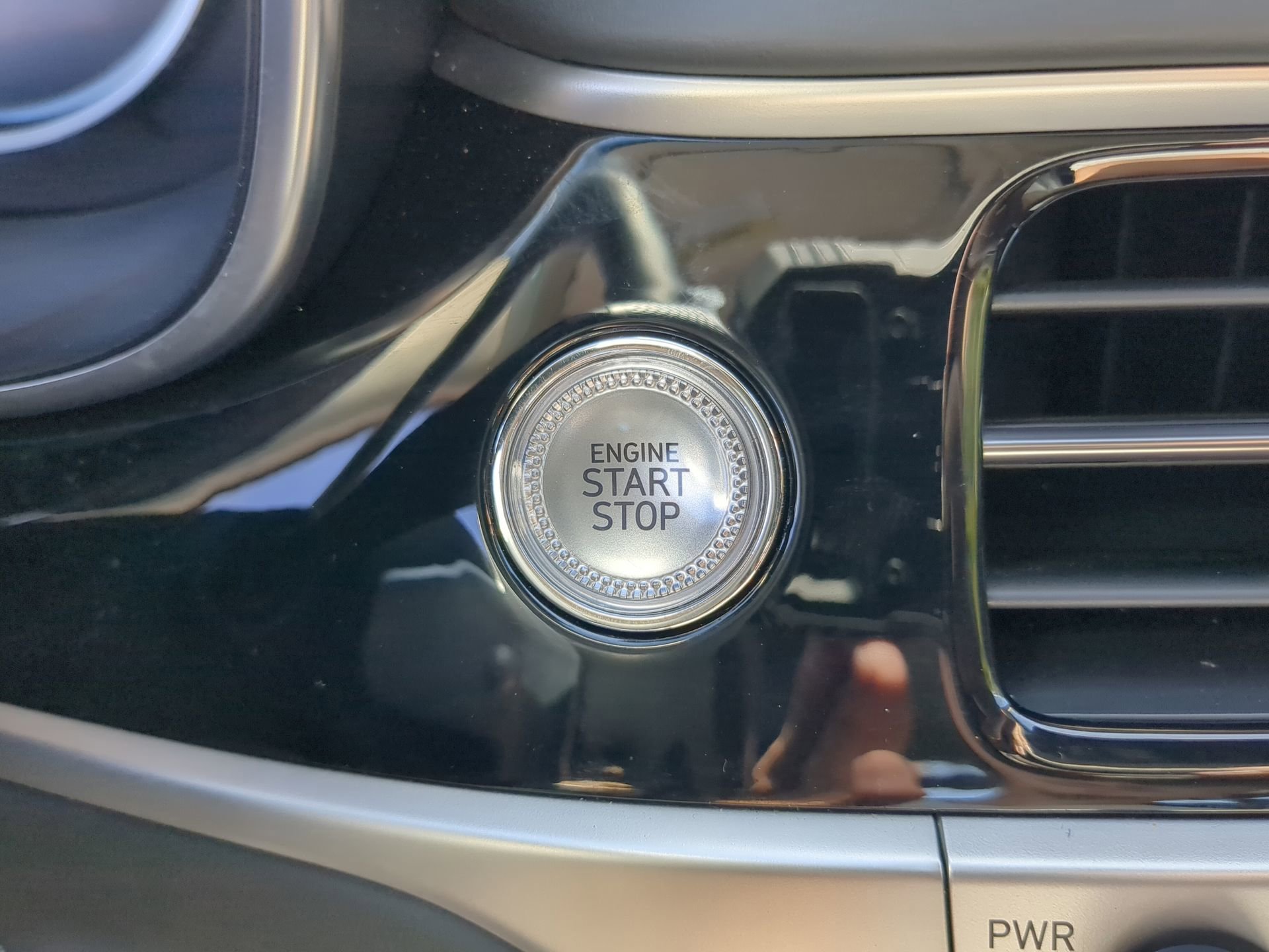 Used 2025 Genesis G70 2.5T image 59