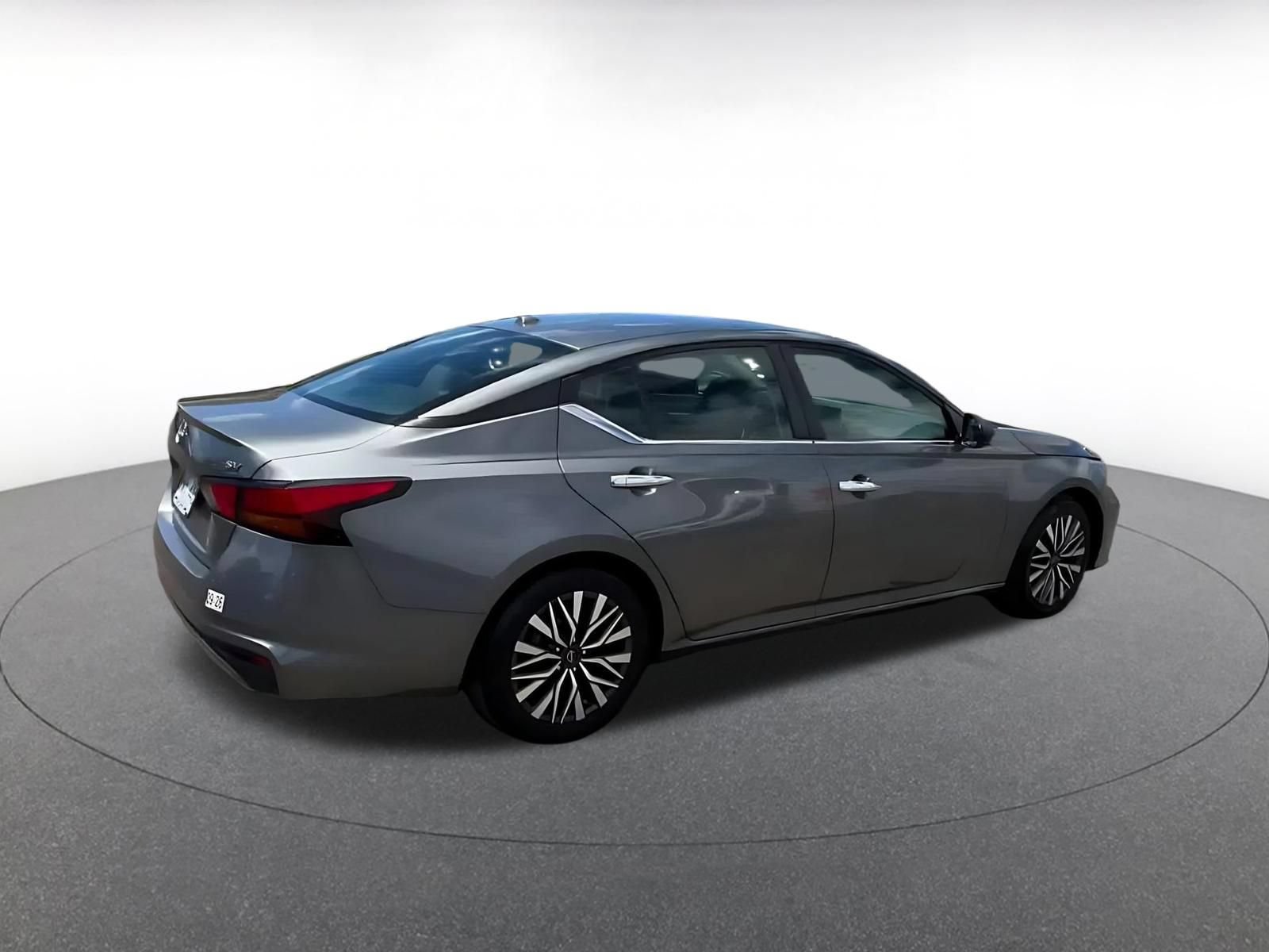 Used 2023 Nissan Altima 2.5 SV FWD image 12