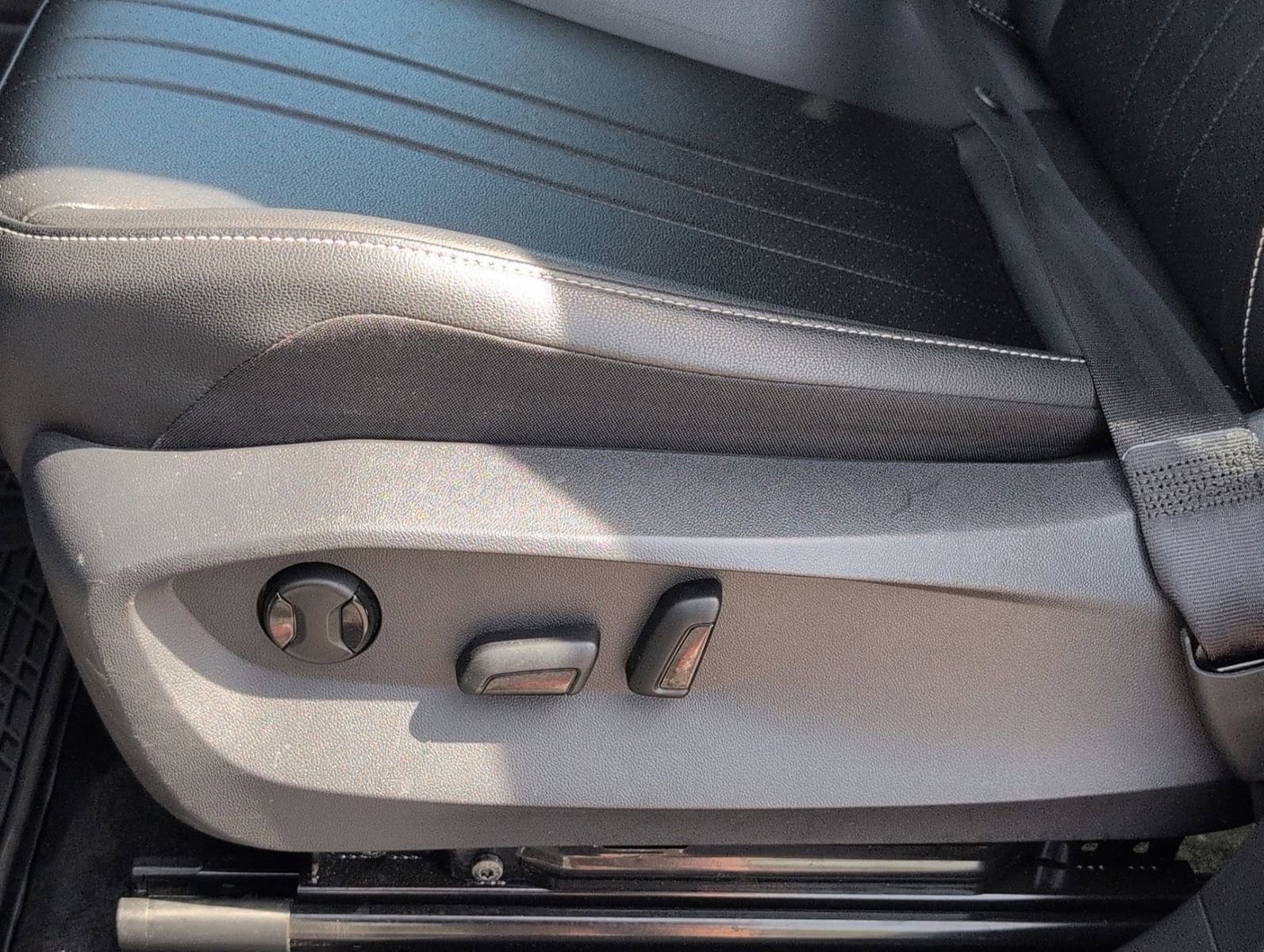 Used 2024 Volkswagen Tiguan Wolfsburg Edition image 14