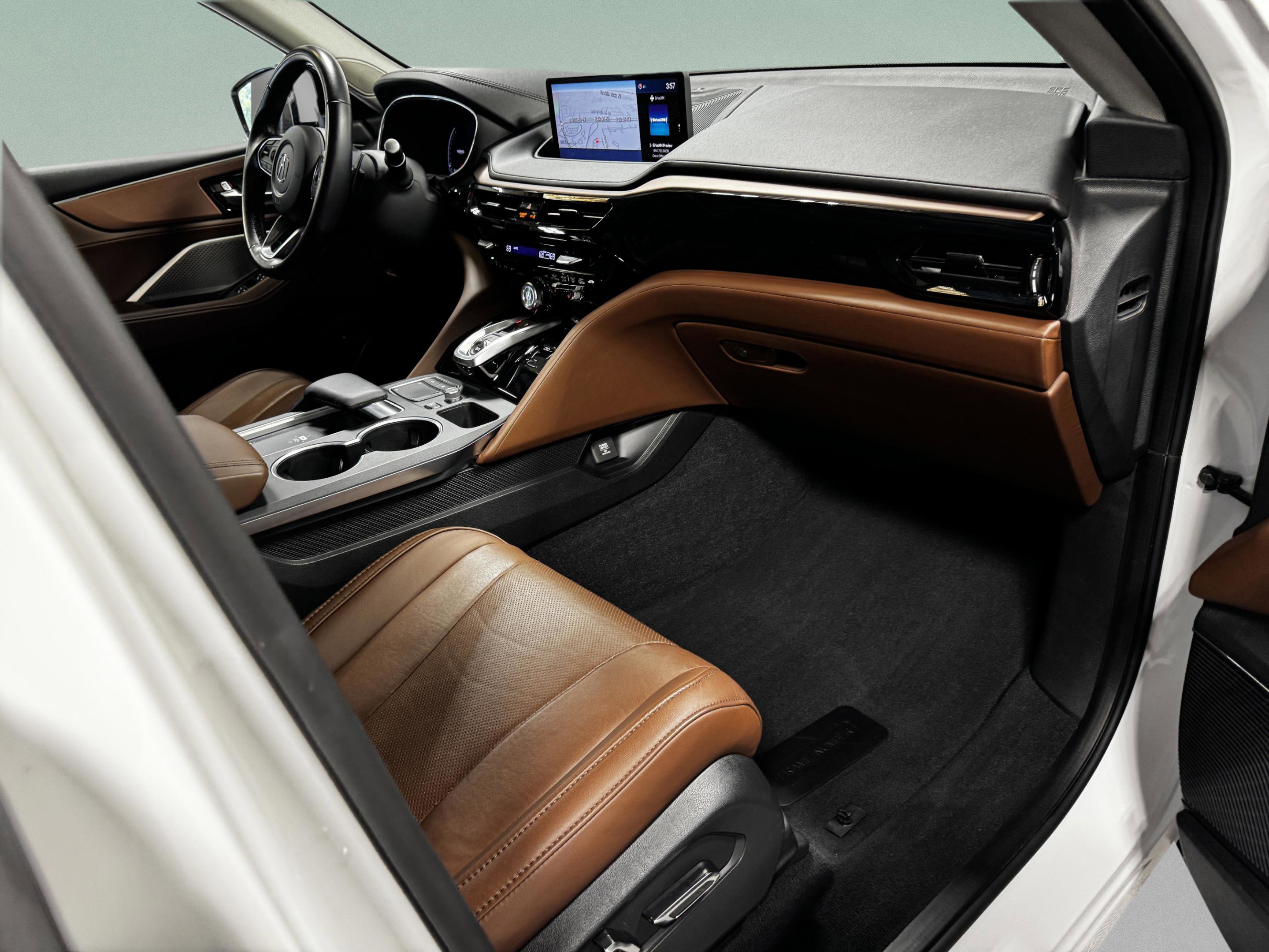 Certified 2023 Acura MDX FWD w/ Technology Package image 11