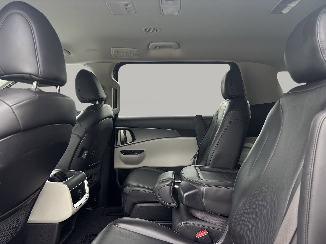 Used 2024 Kia Carnival LX image 16