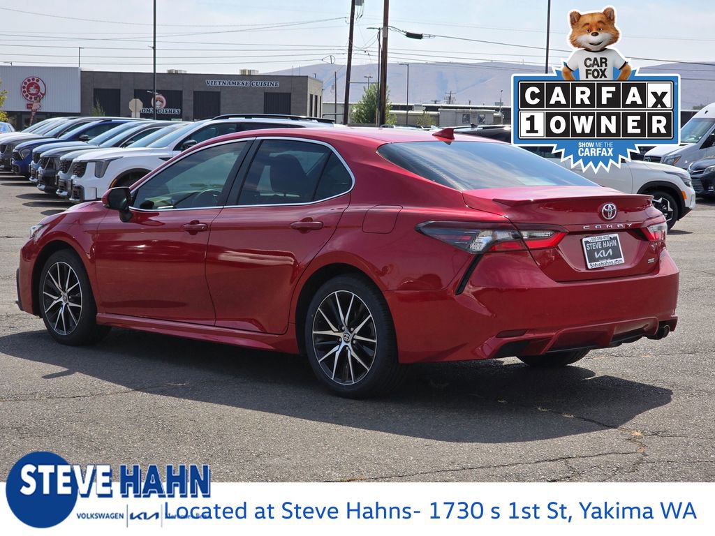 Used 2024 Toyota Camry SE image 3