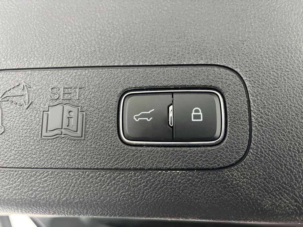 Used 2025 Lincoln Aviator Black Label w/ Jet Appearance Package AWD/4WD image 36
