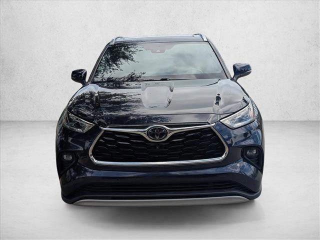 Used 2020 Toyota Highlander Platinum image 2