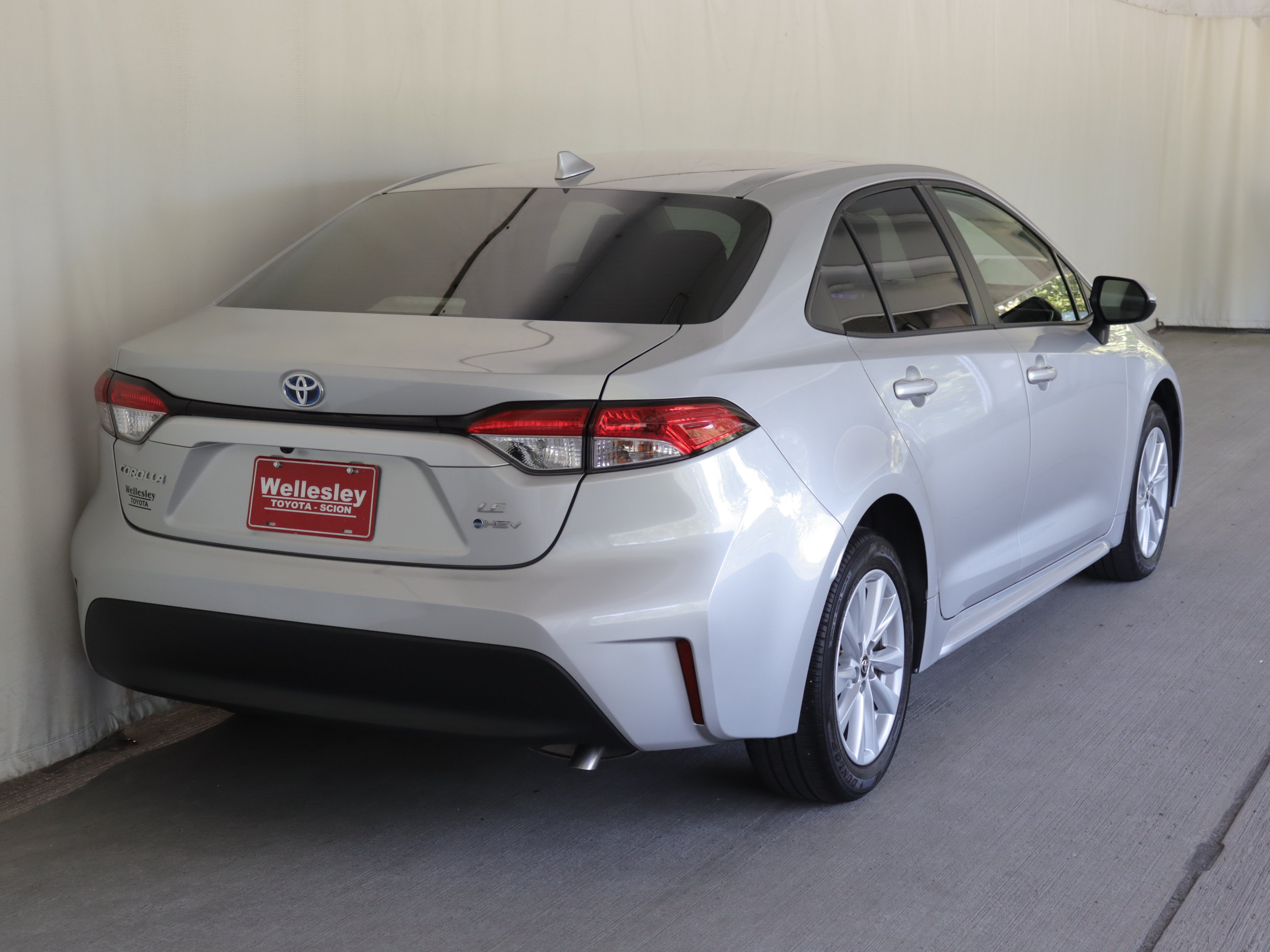 Used 2025 Toyota Corolla LE w/ LE Premium Package FWD image 6