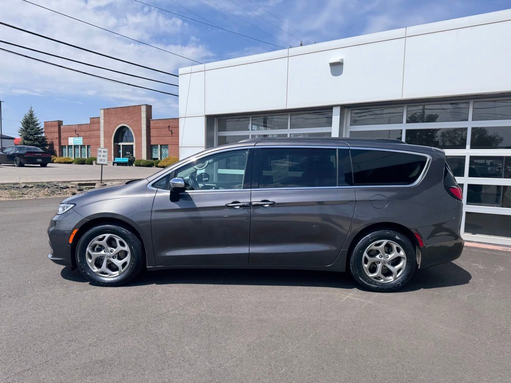 Used 2023 Chrysler Pacifica Limited FWD video 2