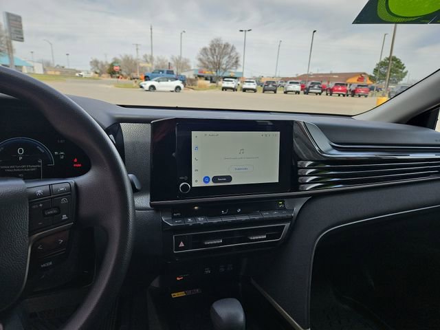 Used 2025 Toyota Camry LE image 12