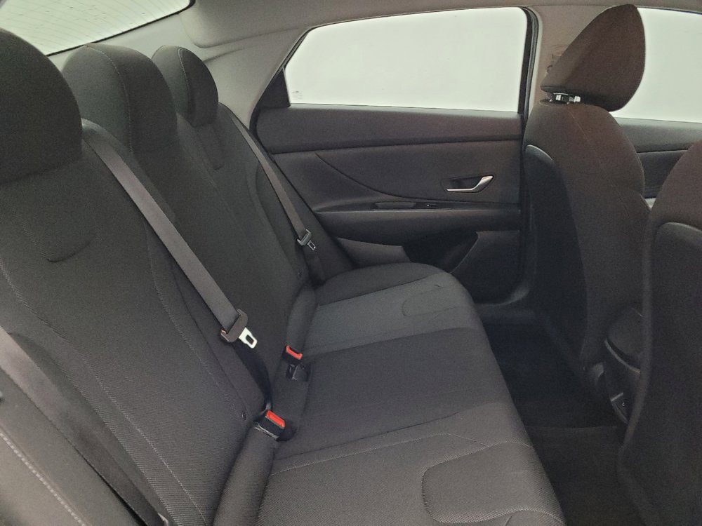 Used 2024 Hyundai Elantra SE FWD image 19