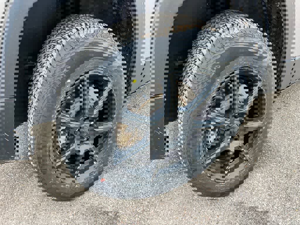 Used 2019 Jeep Cherokee Latitude w/ Cold Weather Group image 31