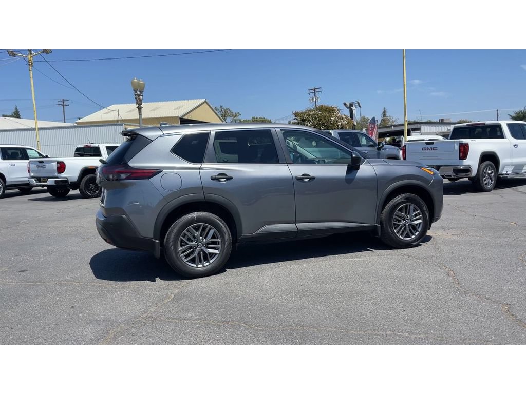 Used 2021 Nissan Rogue S FWD image 3