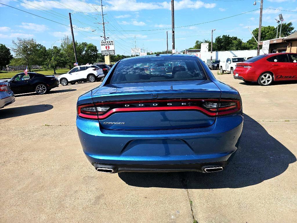 Used 2022 Dodge Charger SXT image 2