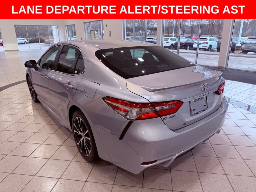 Used 2018 Toyota Camry SE image 5