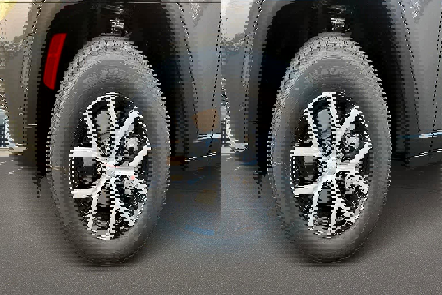 New 2025 Jeep Grand Cherokee L Limited w/ Luxury Tech Group II image 8