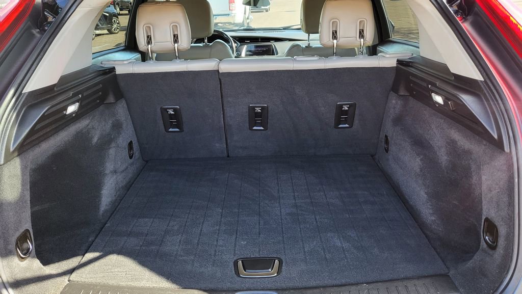 Used 2020 Cadillac XT4 Luxury w/ Cold Weather Package image 12