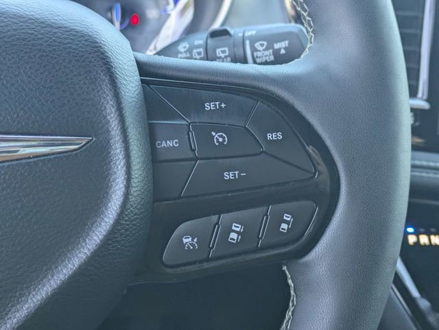 Used 2025 Chrysler Pacifica Limited image 26