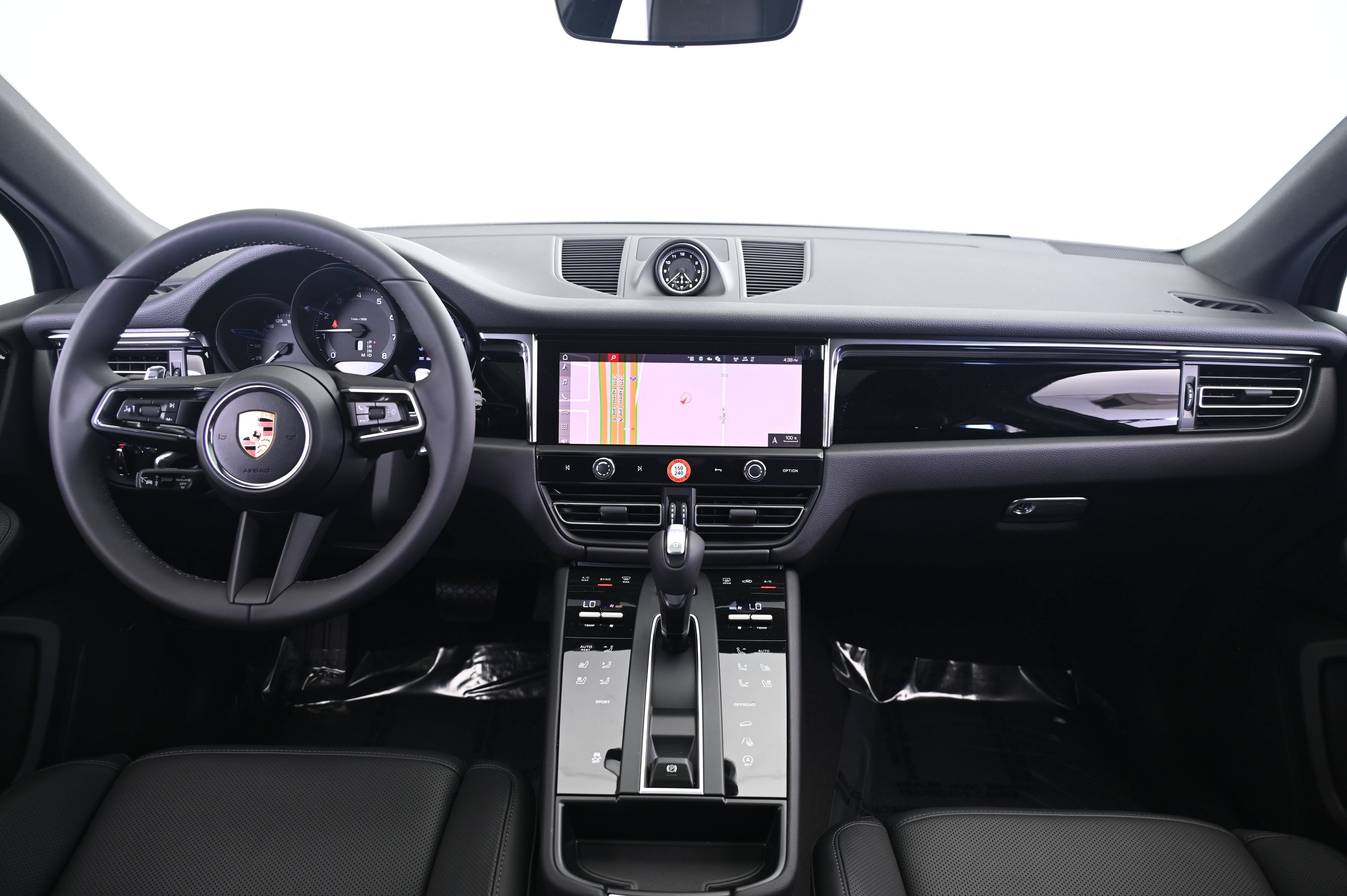 Certified 2026 Porsche Macan AWD/4WD image 31