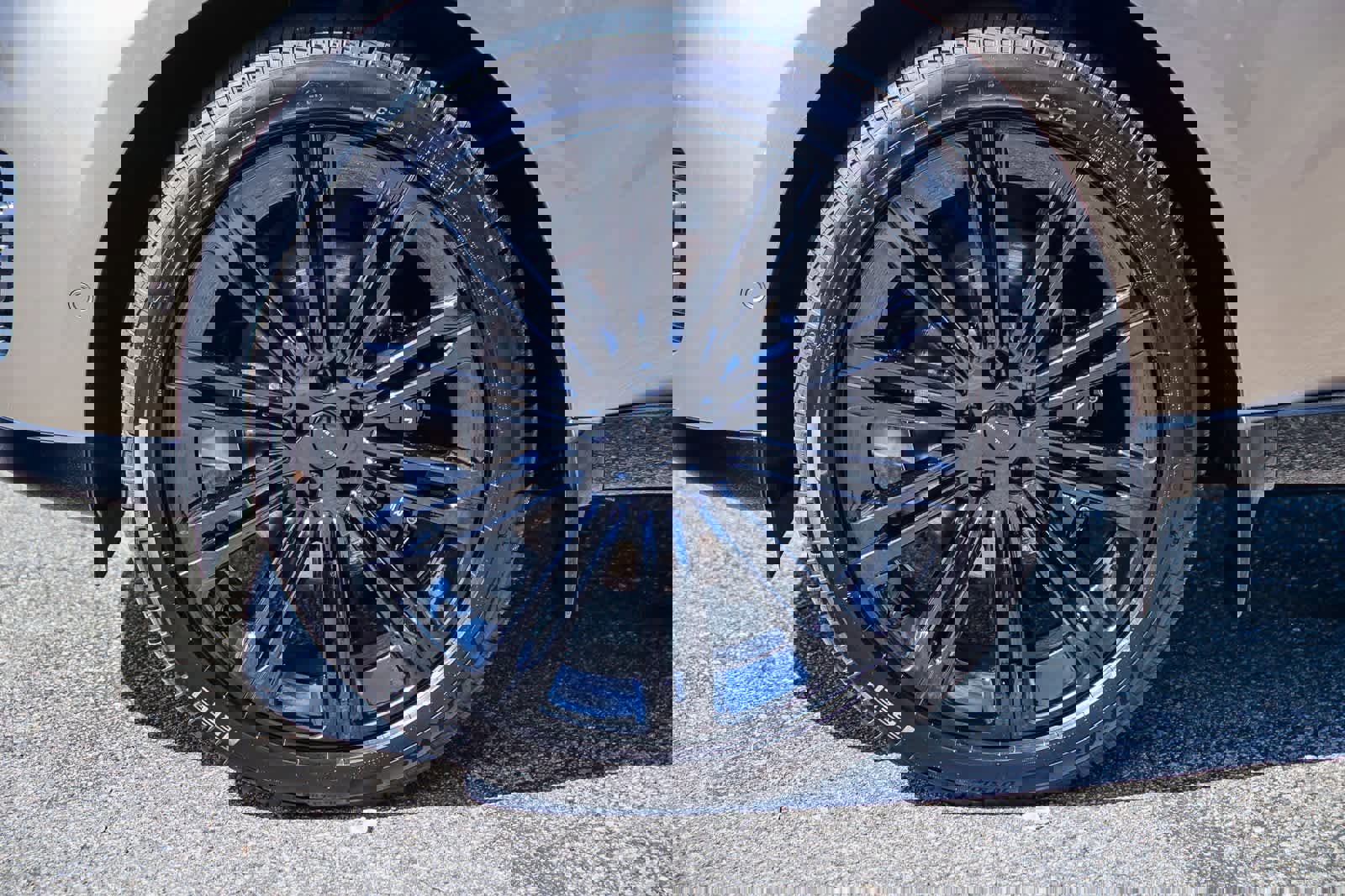 New 2026 Land Rover Range Rover Long Wheelbase SE image 9